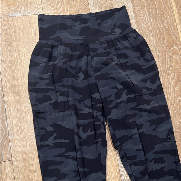 Athleta Salutation Camo Jogger - Picture 5 of 8